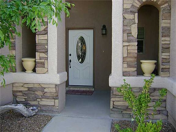 3rd image of 4221 Camelot Heights Dr