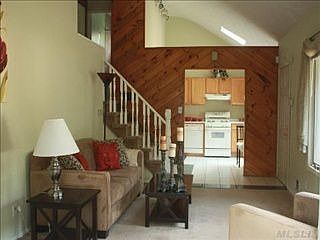 2nd image of 27 Huron St