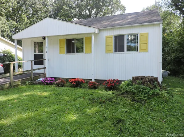 1189 W Williamson Ave, Flint, MI 48507