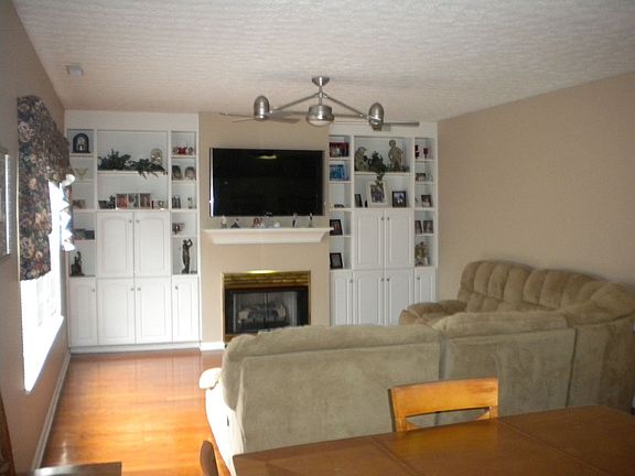 3rd image of 6709 Kingston Dr