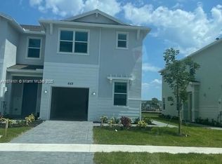 669 SE Lake Falls St, Port Saint Lucie, FL 34984