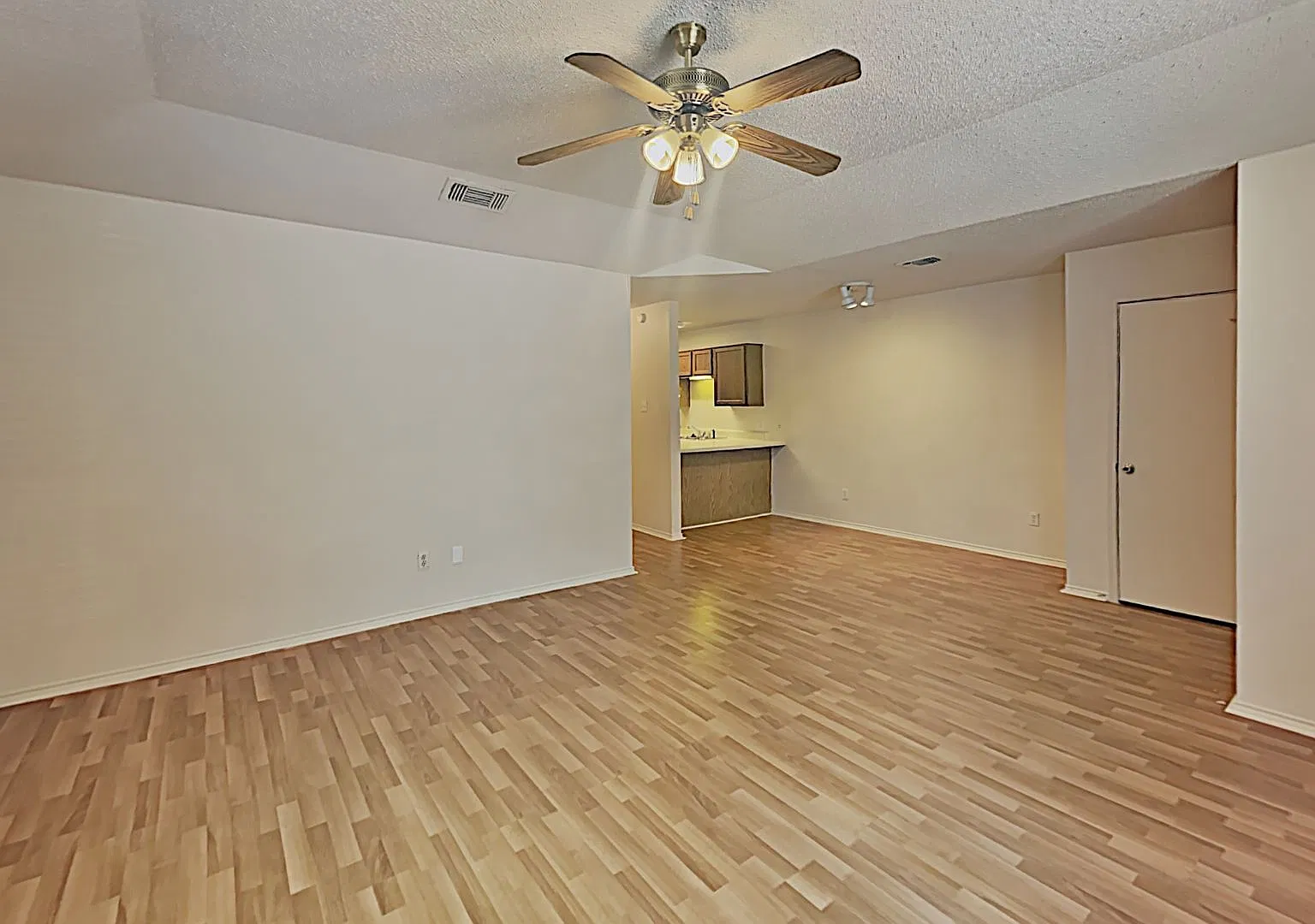 Updated 2 Bed, 2 Bath Duplex with New Vinyl Plank Flooring and Fresh Paint in Arlington — Photo 3