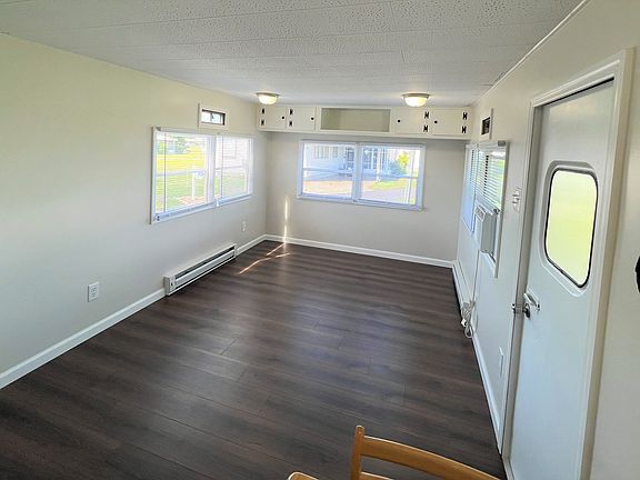 4th image of 39 Boxwood Ave