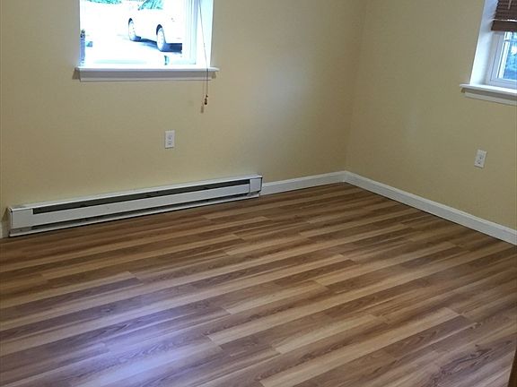 4th image of 12 Colonial Village Dr APT 1