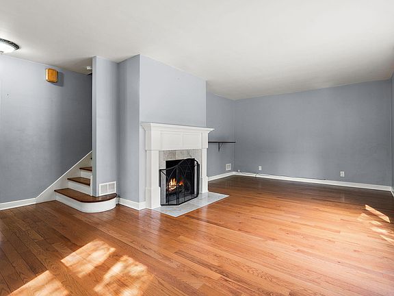 3rd image of 8549 Greenwood Ave