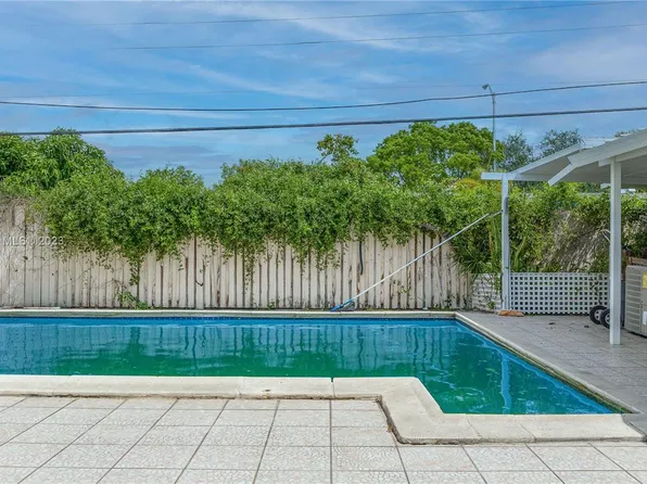491 W 36th Pl, Hialeah, FL 33012