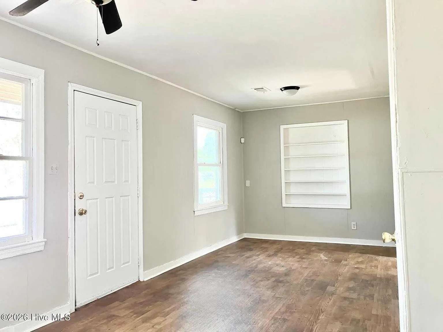 3 bed, 1.0 bath, $1,610 — Photo 3