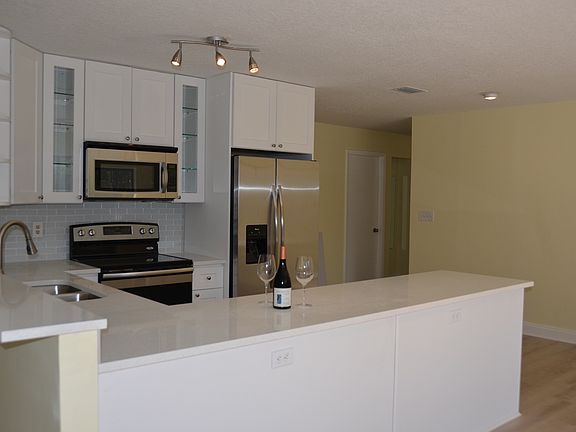 Gorgeous, brand new kitchen