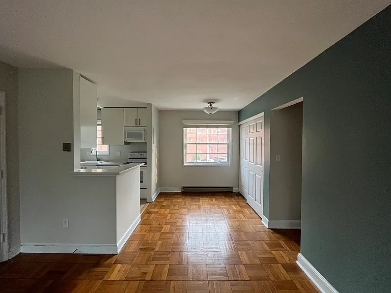 W Abingdon Dr — Photo 2
