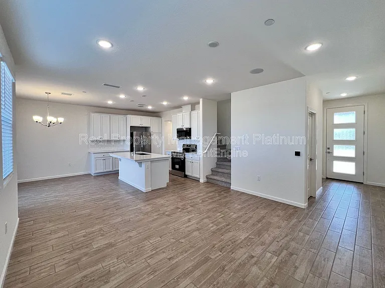 2065 N Wagon Ln — Photo 3
