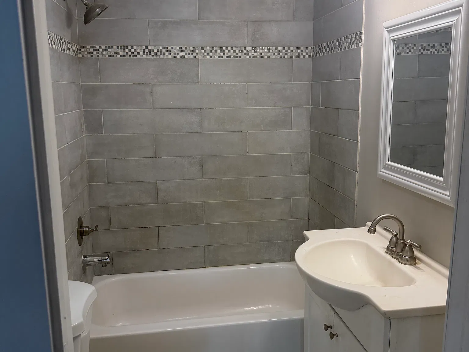 3 bed, 2288 sqft, $1,900 — Photo 4