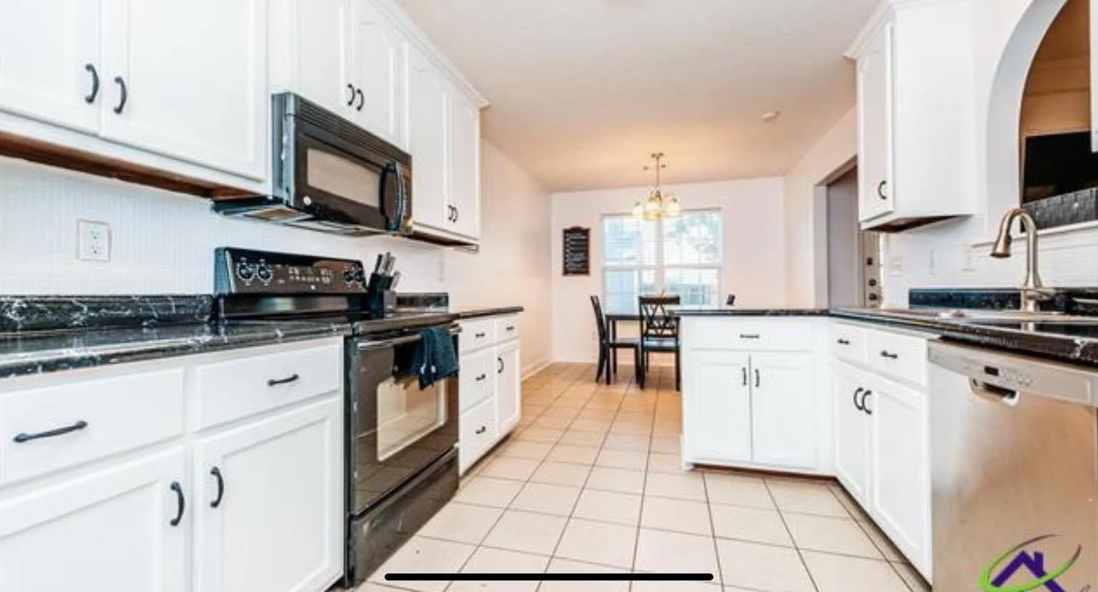 104 Manorwood Ln — Photo 4