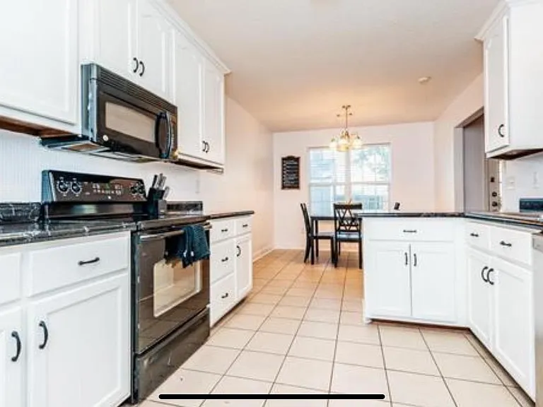 104 Manorwood Ln — Photo 4