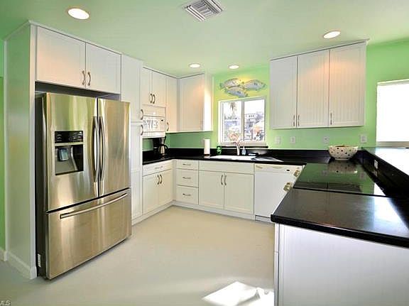 5th image of 2179 Banana St