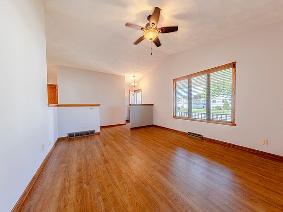 3rd image of 636 Littlefield Dr #2