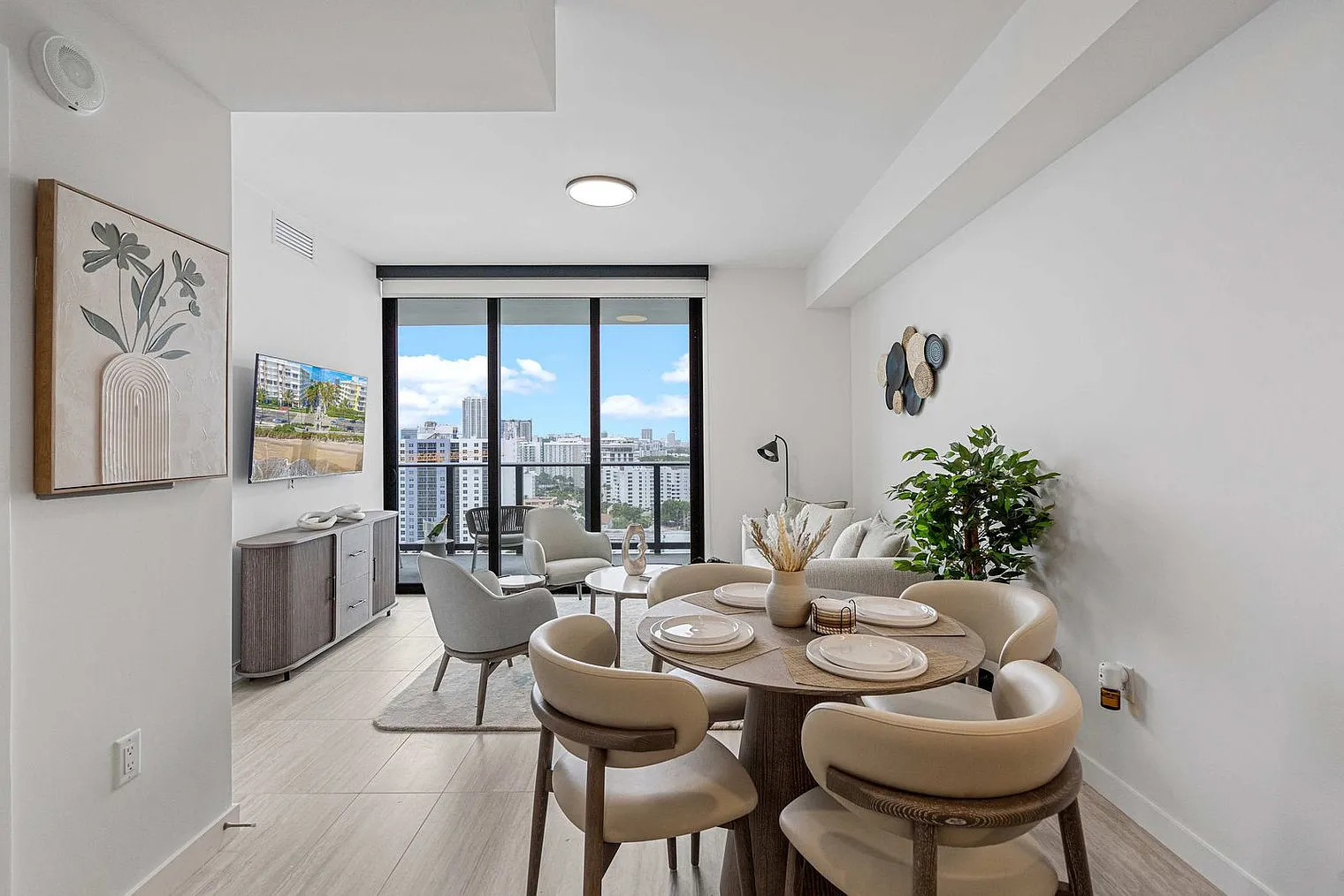 1 bed, 1.0 bath, 818 sqft, $3,994 — Photo 4