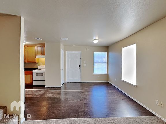 5th image of 314 Queens Ct N APT B