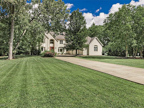 4th image of 3860 Waterford Ct