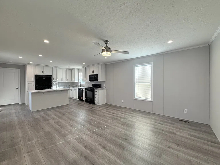 29800 Guilford Cir #256 — Photo 2