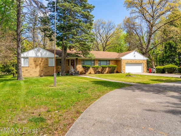 17397 Millar Rd, Clinton Township, MI 48036