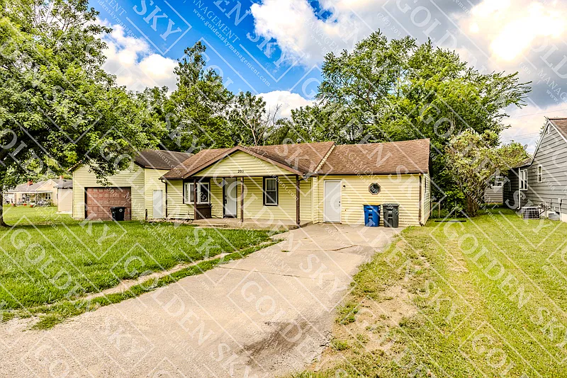 4 bed, 1.0 bath, 1496 sqft, $1,500 — Photo 1