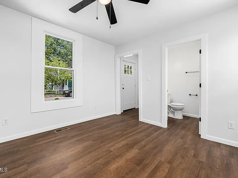 1007 Spring St — Photo 8