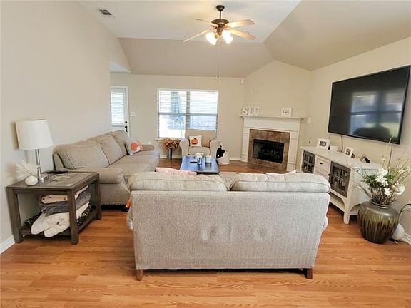 3rd image of 46520 Cote Ct