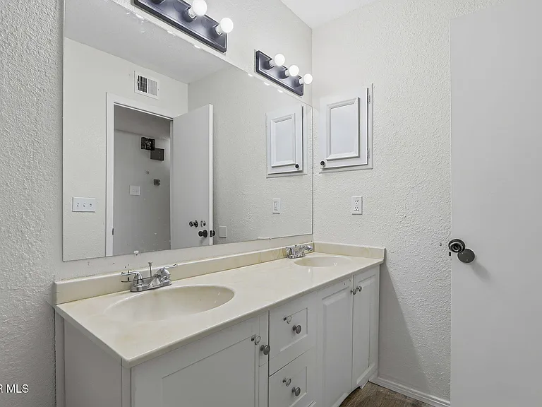 7129 Orizaba Ave — Photo 21