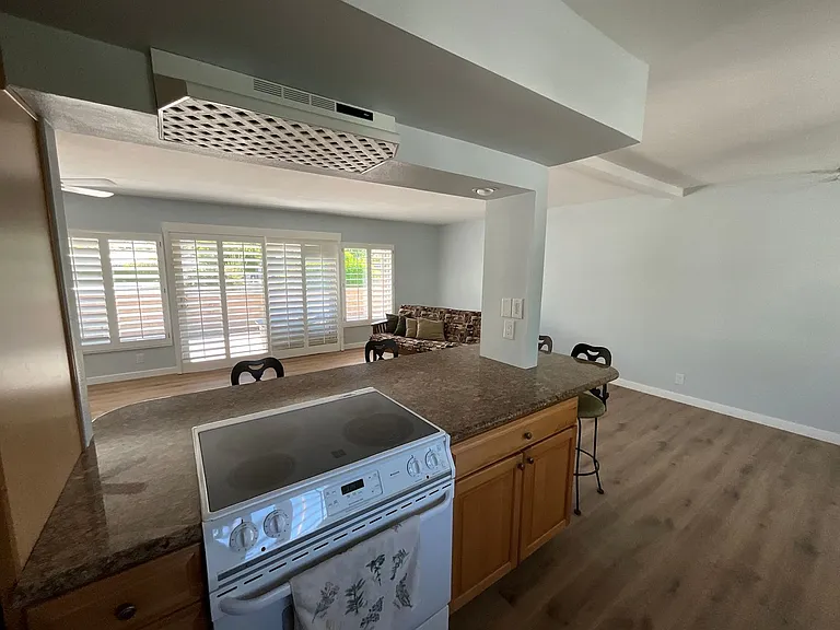 1702 Capri Cir — Photo 10