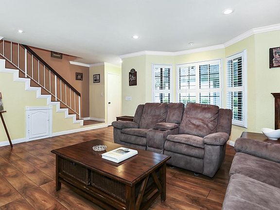 3rd image of 2610 Huntington Dr Unit D