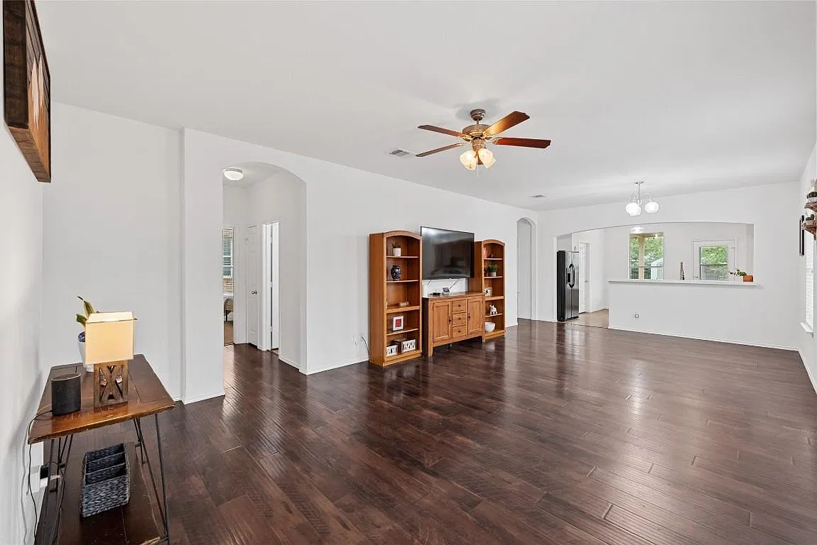 3 bed, 1513 sqft, $2,400 — Photo 2