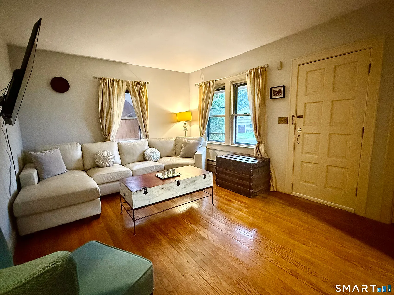 3 bed, 2.0 bath, 1686 sqft, $4,300 — Photo 3