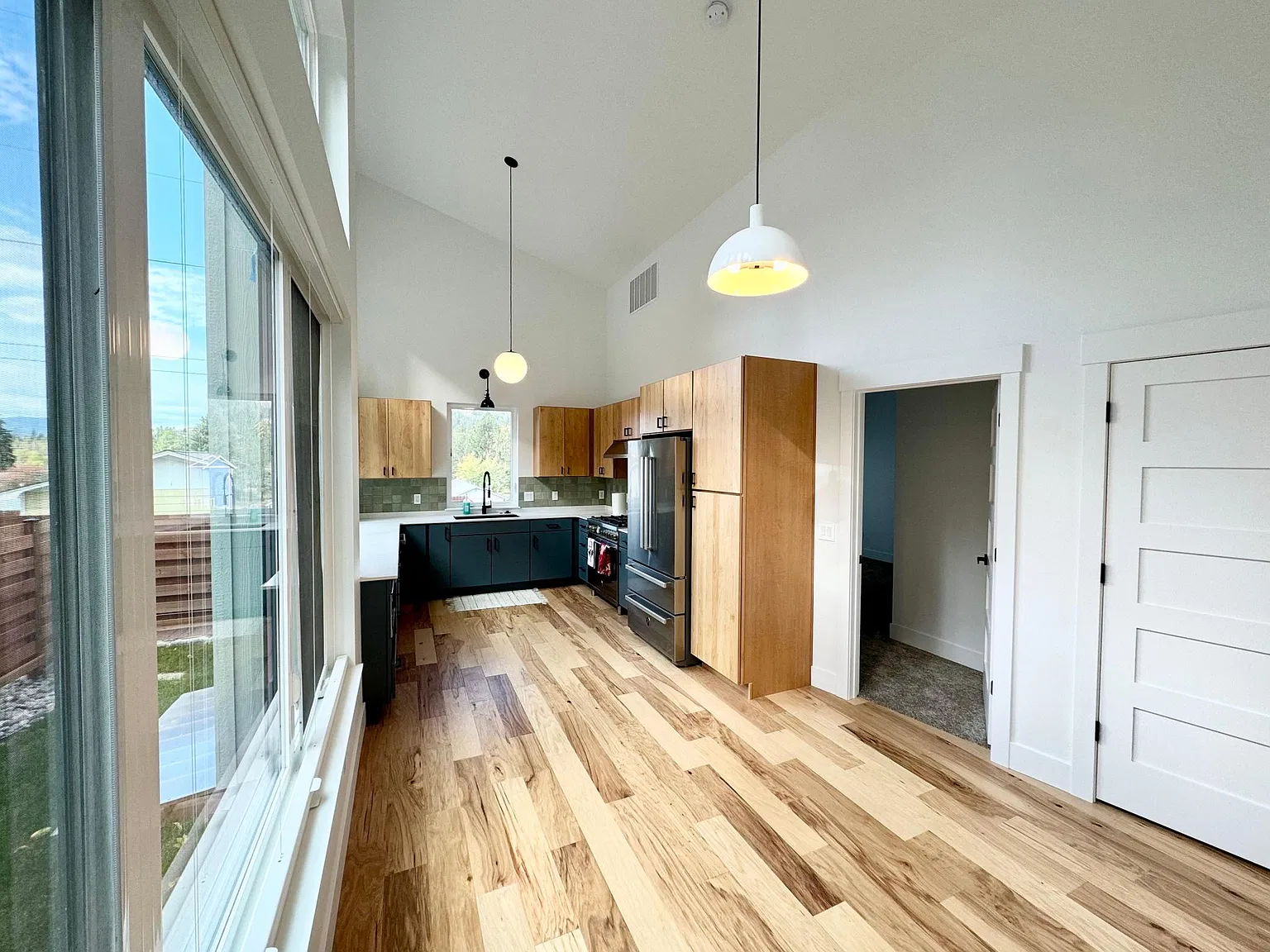 3 bed, 2.5 bath, 1800 sqft, $3,600 — Photo 4
