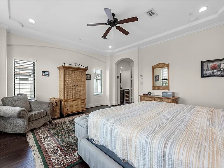 1102 W 15th 1/2 St #A — Photo 24