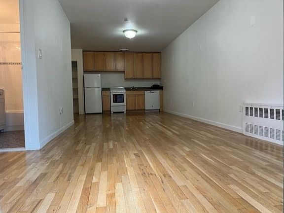 5th image of 27-10 Astoria Blvd #2A