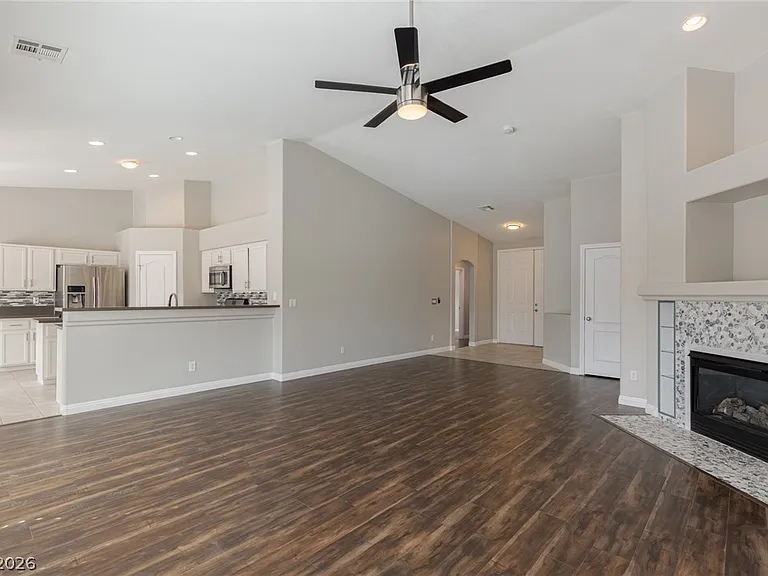 4029 Genoa Dr — Photo 9