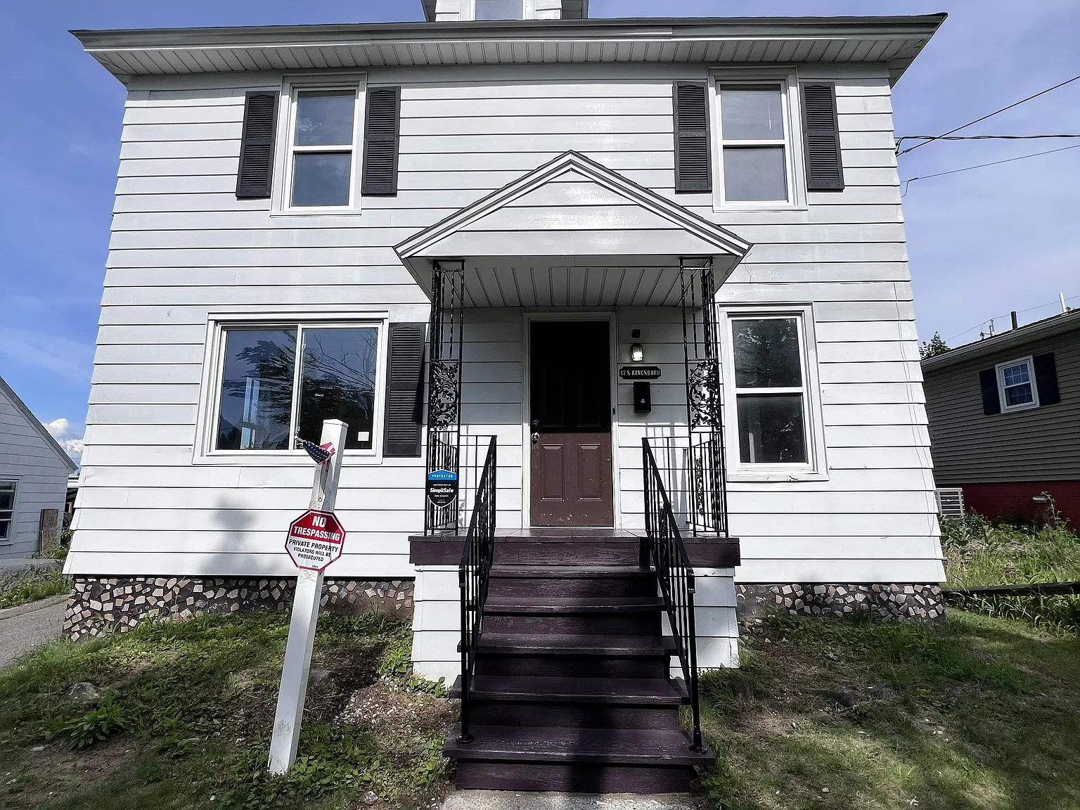 3 bed, 1.5 bath, 1456 sqft, $1,600 — Photo 1
