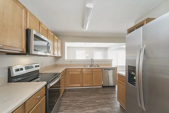 4 bed, 2.5 bath, 2630 sqft, $2,260 — Photo 3
