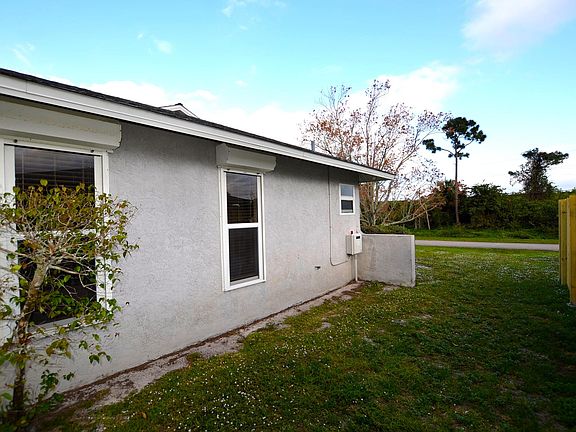 4th image of 2014 SE Crowberry Drive
