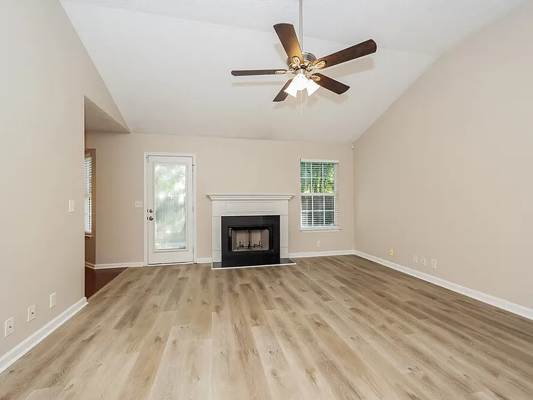 816 Pantera Dr — Photo 4