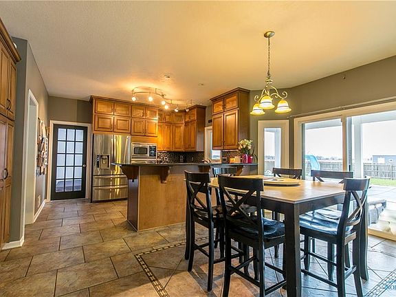 5th image of 325 Wolf Creek Ct
