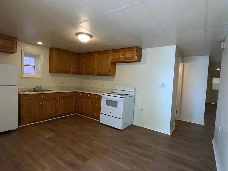 237 E Jackson St — Photo 6