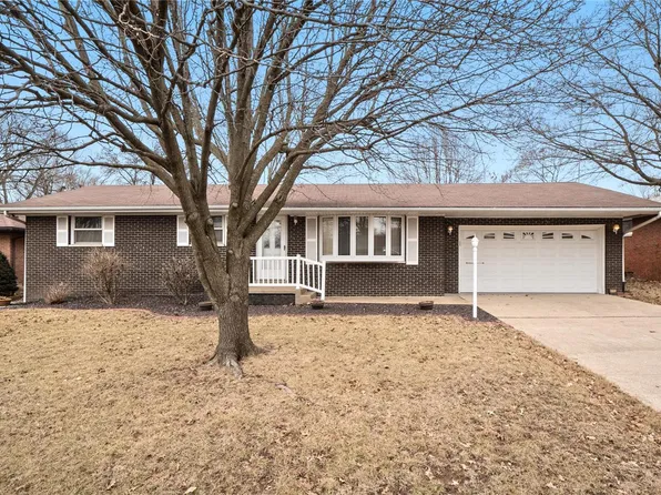 2119 Saint Michael Ct N, Highland, IL 62249