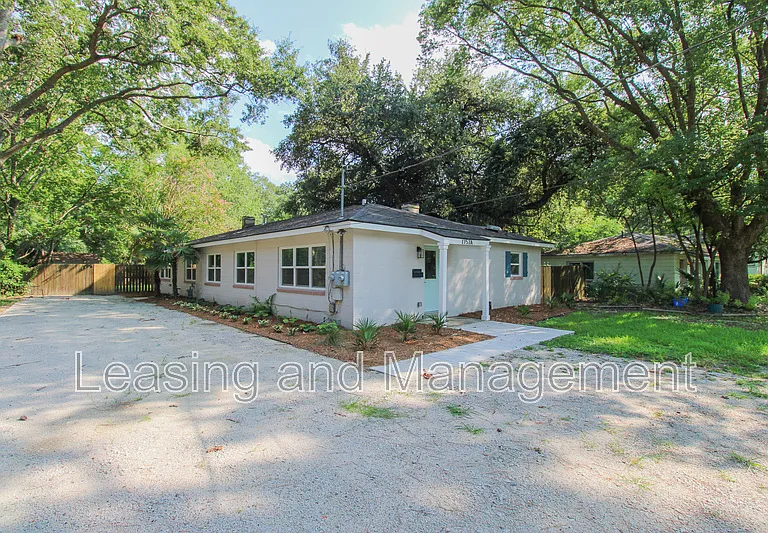 1757 Skinner Ave #B — Photo 1