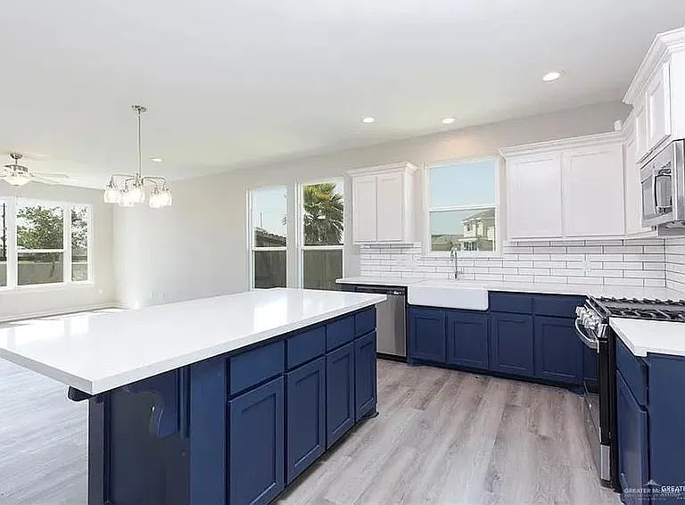4 bed, 2.5 bath, 1849 sqft, $2,100 — Photo 3