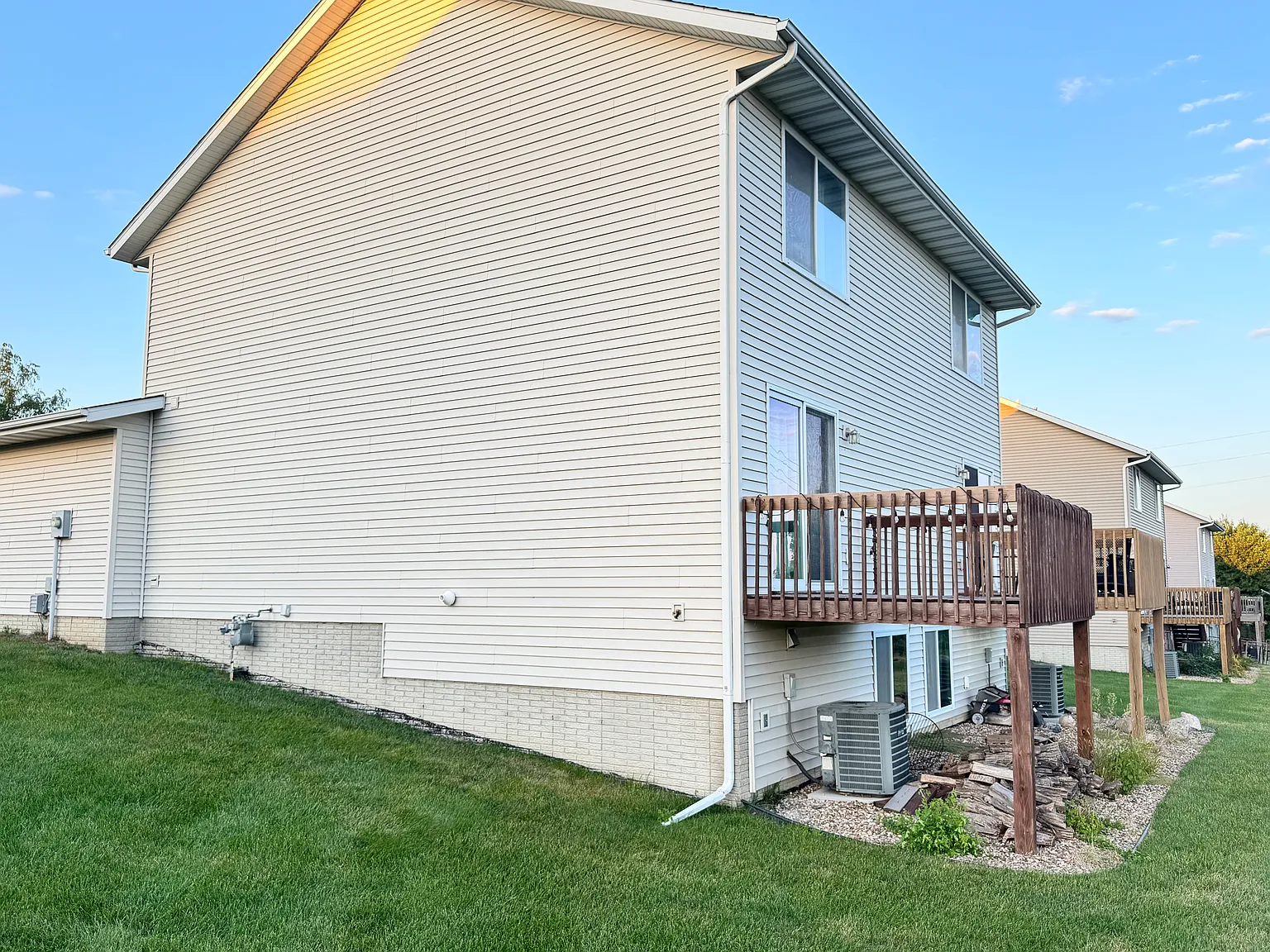 2 bed, 1.5 bath, 1082 sqft, $1,300 — Photo 4