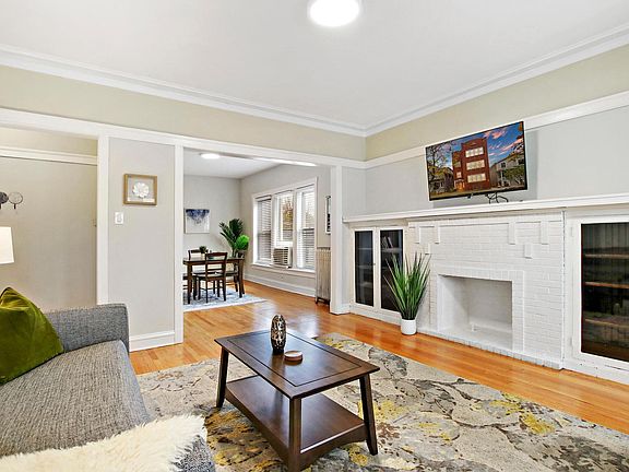 5th image of 2107 W Eastwood Ave #1R