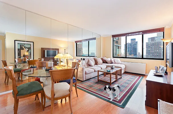 Sold by Aclawrence | media 7