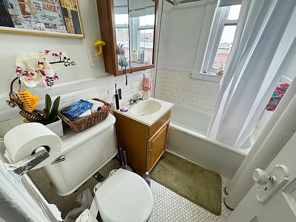 3rd image of 21 Walbridge St