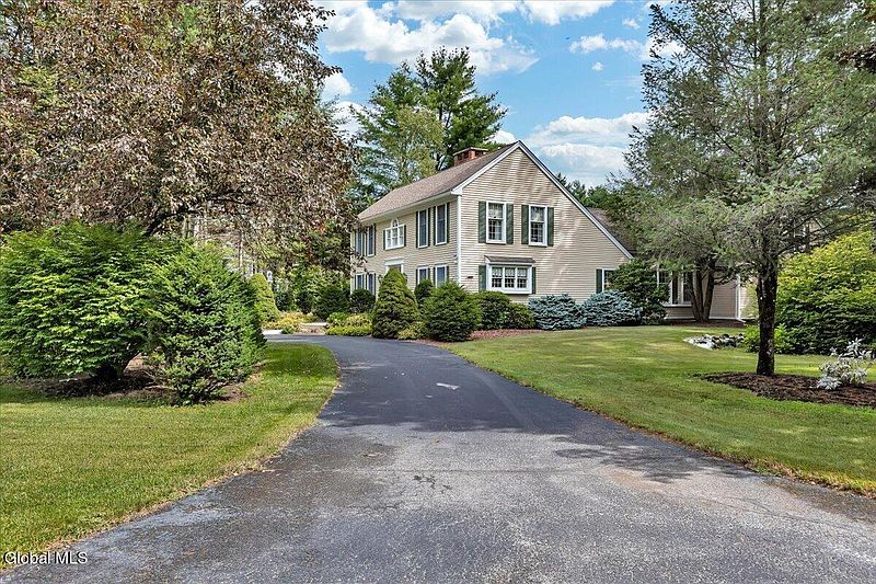 3rd image of 26 Honey Hollow Road